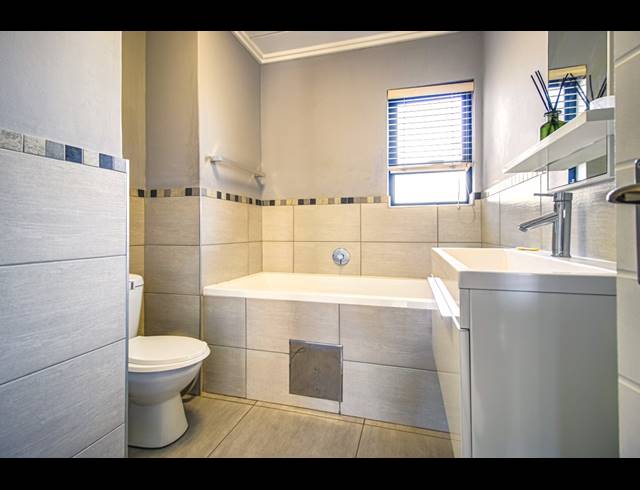 2 BEDROOM APARTMENT FOR SALE IN SEBENZA